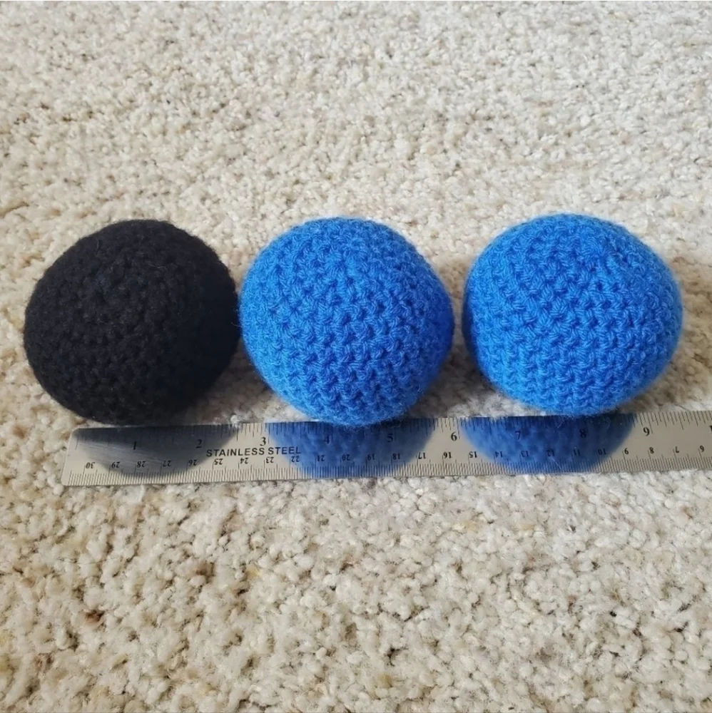 Non squeaky crochet dog cat toy. 3 non squeaky balls. Homemade no pop crochet